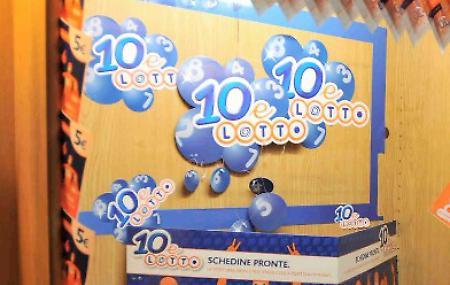 DUE EURO GIOCATE E VINCE PIU’ DI 30 MILA EURO AL GIOCO DEL “10 E LOTTO”