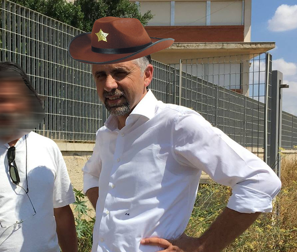 IL SINDACO ABBATE DIVENTA SCERIFFO PER UNA NOTTE E INSEGUE I LADRI NELLA “CONTEA” DI FRIGINTINI