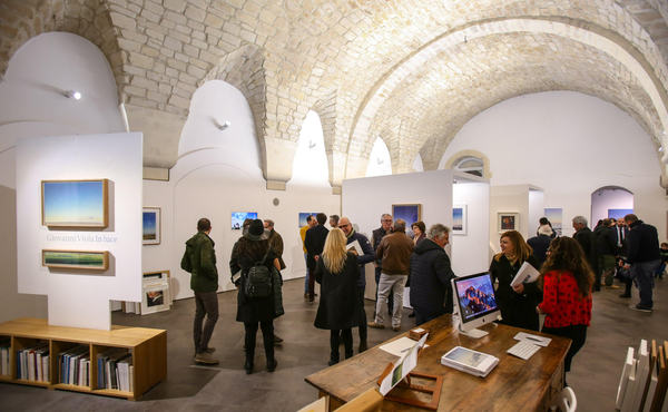 SCATOLE DI SENSO E ALTRE SORPRESE ALL’OPENING DI ‘IN LUCE’