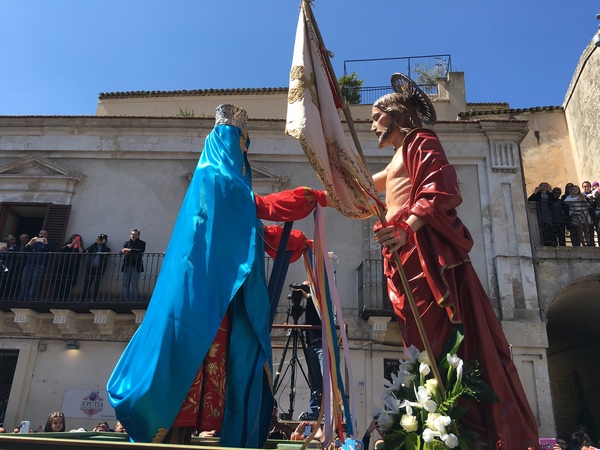 A Modica la festa della Madonna “Vasa Vasa”  contesa tra due bande…..musicali