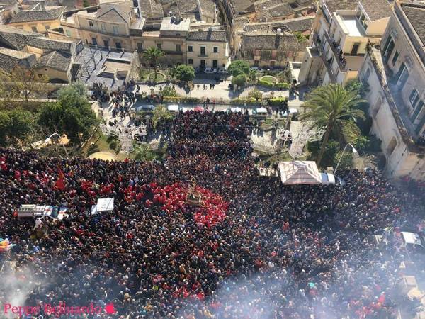 SAN GIORGIO A MODICA, GRANDE SUCCESSO MA ANCHE POLEMICHE