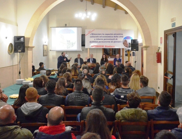 I GIOVANI DI CHIARAMONTE GULFI A CONFRONTO CON I PROTAGONISTI DEL PROGETTO CIVICO “LIBERIAMO LA CITTA”’.