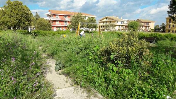 PARCO GIOCHI A RAGUSA. I GENITORI: “UNA GIUNGLA, MA CHE MODO E’?”
