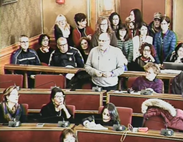 LA DURA PROTESTA DEI DOCENTI DEL SERVIZIO DI DOPOSCUOLA IERI SERA IN CONSIGLIO COMUNALE DI RAGUSA