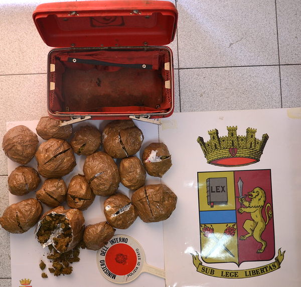 SCICLI LA POLIZIA DI STATO ARRESTA UN GIOVANE IN POSSESSO DI  KG 1,3 DI MARIJUANA