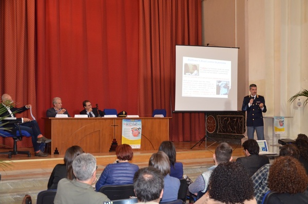 MODICA: LA POLIZIA DI STATO PARTECIPA AL CONVEGNO “BULLISMO? NO BASTA!!!”