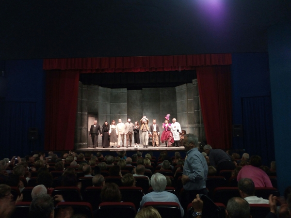 STANDING OVATION PER ENRICO GUARNERI CHE DOMENICA  HA PORTATO IN SCENA AL QUASIMODO DI RAGUSA  “L’ALTALENA” DI NINO MARTOGLIO