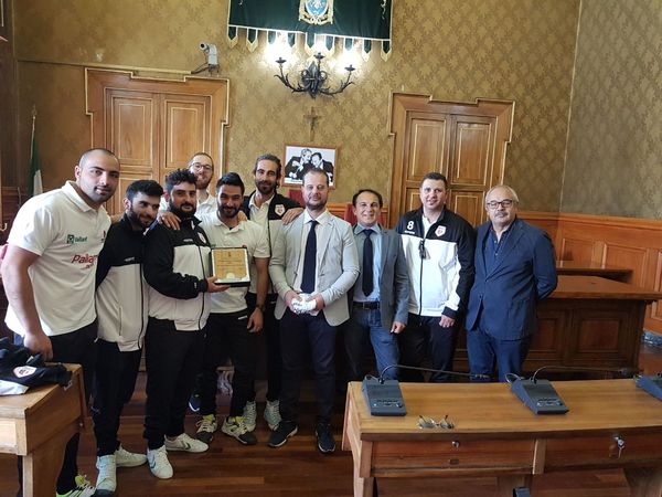 L’ANDREA LICITRA PALLAMANO RAGUSA PREMIATA STAMANE DALL’AMMINISTRAZIONE COMUNALE