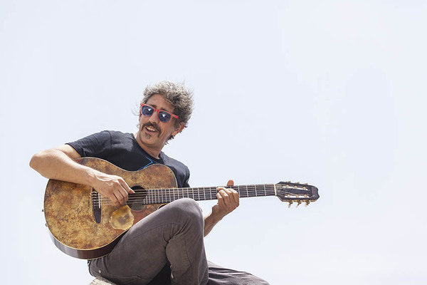 IL CONCERTO “PEPPE QBETA IN ACUSTICO” CHIUDE LA TERZA EDIZIONE DI “CAFEINE MON AMOUR”