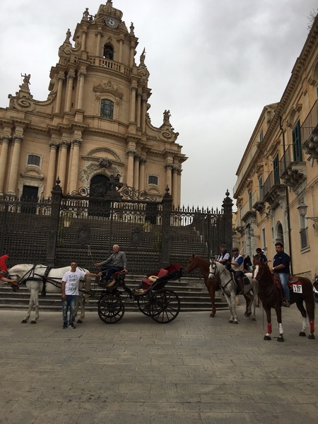 SAN GIORGIO A RAGUSA, DOMANI A IBLA IL RADUNO EQUESTRE  GIUNTO ALLA SECONDA EDIZIONE