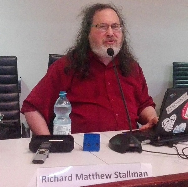 RICHARD STALLMAN A CATANIA: «ABBANDONATE I SISTEMI PROPRIETARI,  PIÙ LIBERTÀ E SICUREZZA CON IL FREE SOFTWARE»