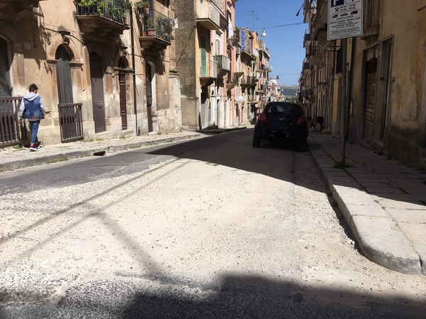 VIA SANT’ANNA A RAGUSA E LE ZONE CIRCOSTANTI NEL DEGRADO