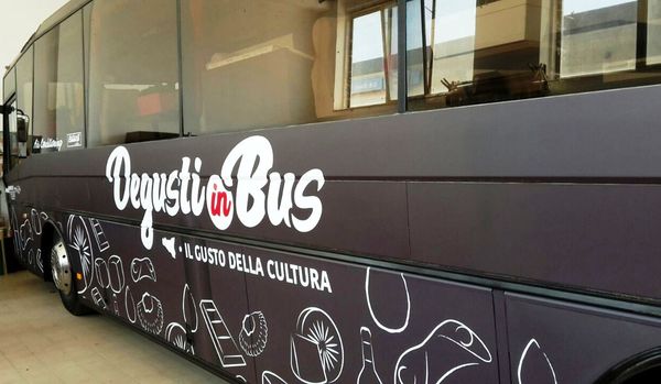 A BORDO DI UN BUS SPECIALE PER SCOPRIRE LE BELLEZZE DELLA CITTA’ DI MODICA E INTANTO DEGUSTARE I PRODOTTI DELL’ ECCELLENZA GASTRONOMICA IBLEA
