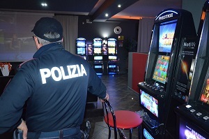 SCOMMESSE E VIDEOGIOCHI, LA POLIZIA DI RAGUSA INTERVIENE IN ALCUNI LOCALI