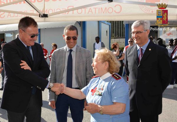 LA POLIZIA DI STATO E LA CROCE ROSSA ITALIANA HANNO CONCLUSO L’EDIZIONE DEL PROGETTO “UNA BARCA DI GIOCATTOLI” 2017
