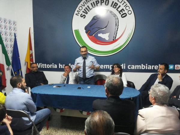 LA ROSA ANNUNCIA: “MI DIMETTO DA CONSIGLIERE”