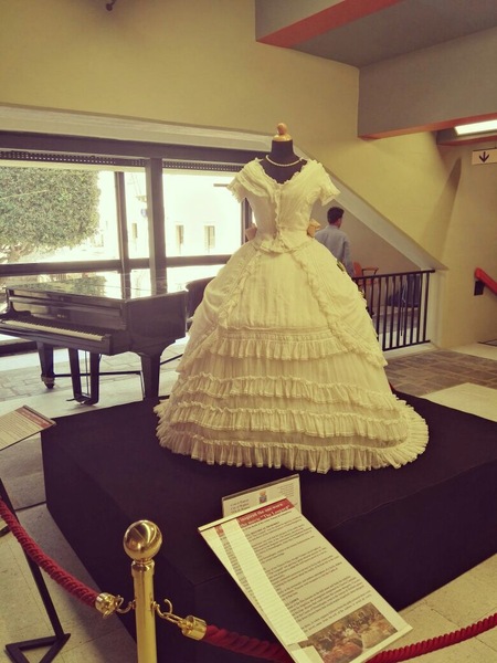 AL G7 DI TAORMINA SI ESPONE UN ABITO DELLA PRESTIGIOSA COLLEZIONE DI GABRIELE AREZZO DI TRIFILETTI