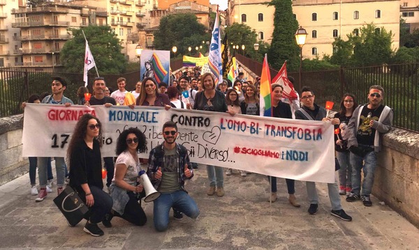 GIORNATA MONDIALE CONTRO L’OMOFOBIA A #RAGUSA GRANDE PARTECIPAZIONE
