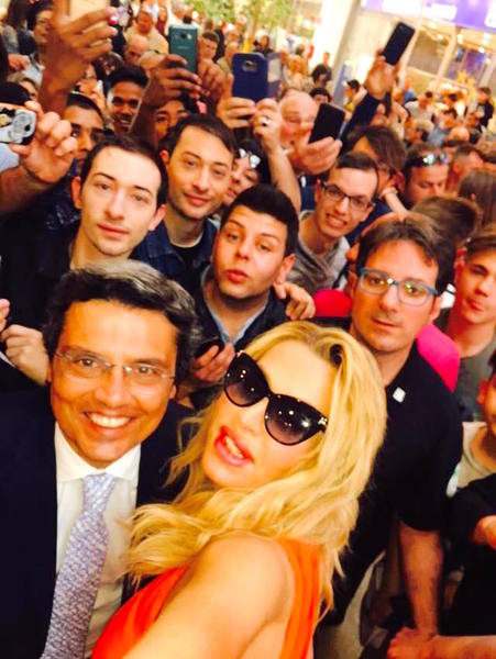 TUTTI PAZZI PER VALERIA MARINI. A RAGUSA INSIEME A SALVO LA ROSA