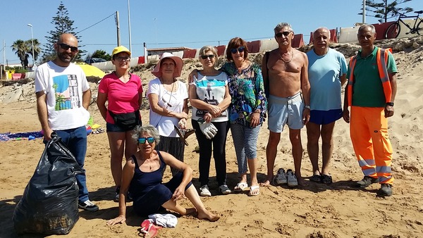 Molti rifiuti  e oltre 100 ami da pesca raccolti  dai volontari che hanno aderito alla manifestazione pro ambiente