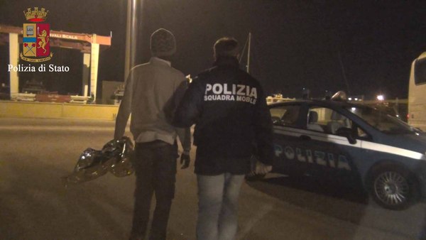 Ancora 2 scafisti sottoposti a fermo a seguito dell’approdo a Pozzallo di 440 migranti avvenuto ieri