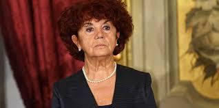Che la ministra Fedeli visiti le scuole italiane ed entri nelle classi