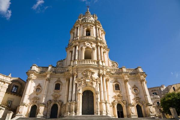 Bagni pubblici in stile Barocco nella Chiesa di San Giorgio a Modica