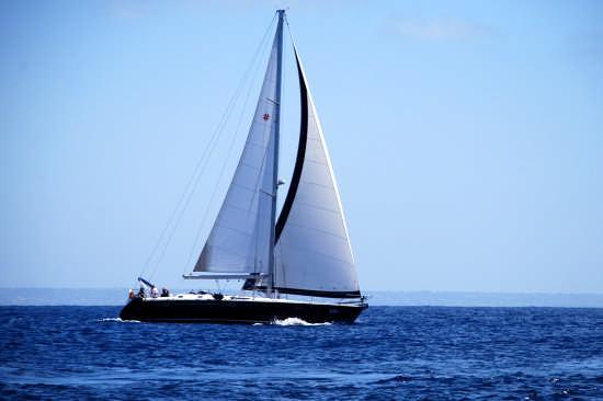 Gli immigrati? Arrivano in Sicilia in barca a vela