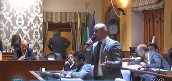 Crisi idrica l’Assessore Nicastro assente in Consiglio !