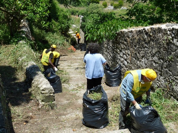 Legambiente e migranti ripuliscono  la Discesa San Leonardo