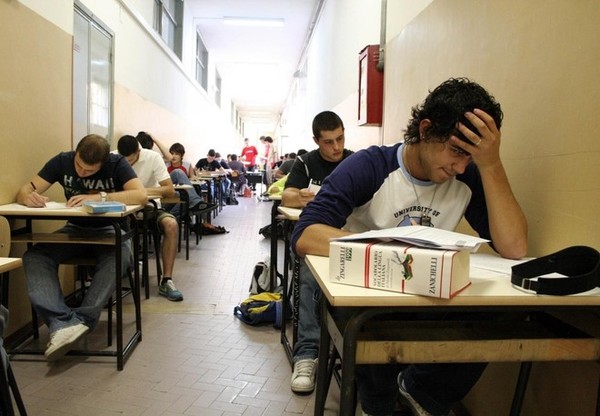 Maturità 2019 ecco cosa è uscito per la prima prova. A Ragusa sono in 3052 a sostenere gli esami