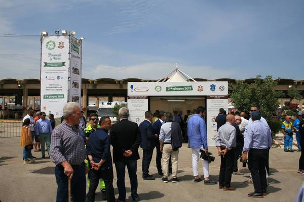 Aperta al foro boario di Modica la “Fam – Mac” specialistica dedicata alle razze bovine da carne e al polo avicolo