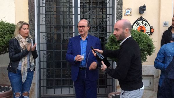 L’on.  Sebastiano Gurrieri eletto sindaco di Chiaramonte Gulfi festeggia insieme ai figli e agli amici