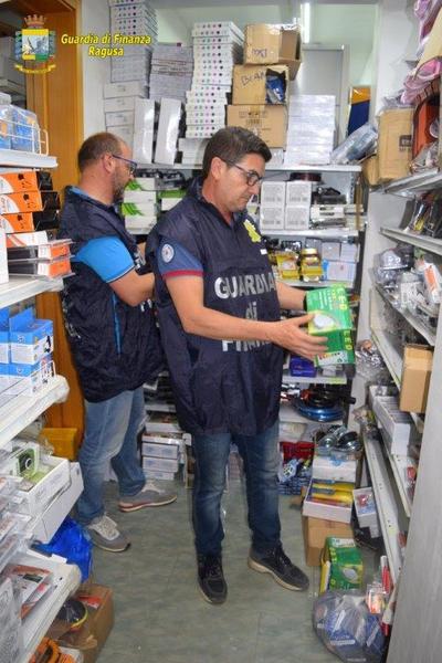 Guardia di finanza: Maxi sequestro di prodotti non sicuri