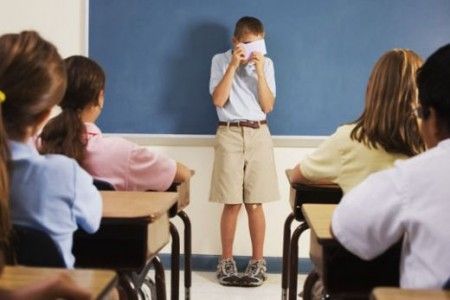 In calzoni corti a scuola? No! Lo dice una circolare del preside del liceo scientifico di Ragusa. E la giurista gli dà ragione.