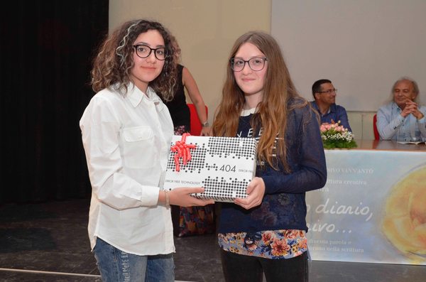 La giovane Vallery Di Mauro vince la settima edizione del concorso di scrittura creativa “Caro diario, ti scrivo…”