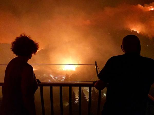 Un inferno chiamato Chiaramonte. La rabbia dei chiaramontani è la rabbia di tutti: “Bastardo, che la tua anima bruci”