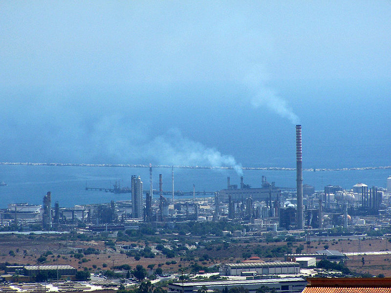Sequestrati a Siracusa  due impianti del Petrolchimico, la Procura: “Inquinano”