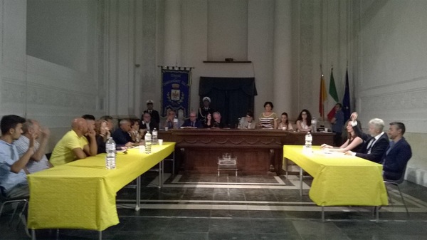 Si insedia il consiglio a Chiaramonte e cambia subito volto.