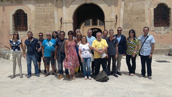 La protesta si sposta dalla tenda di Vittoria al Castello di Acate