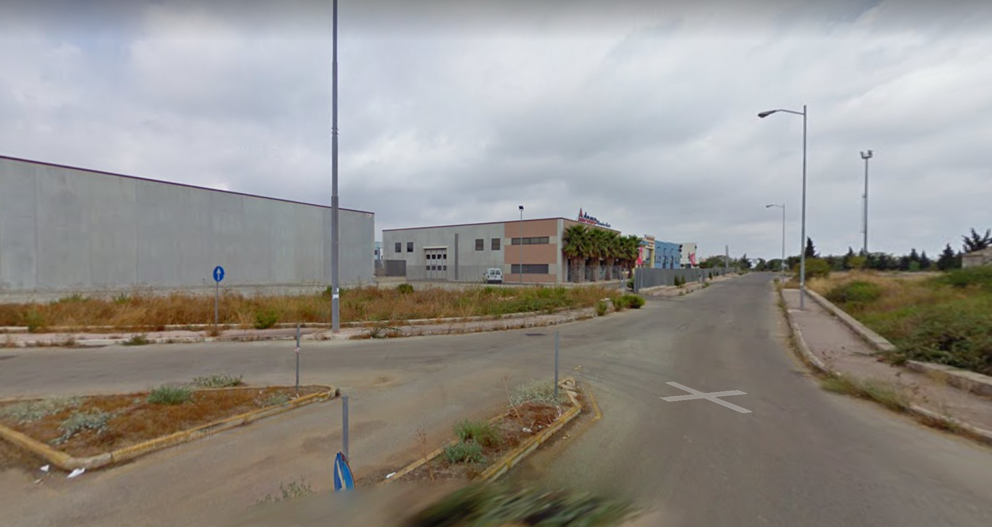 Operaio cade da impalcatura. Incidente sul lavoro. A Modica