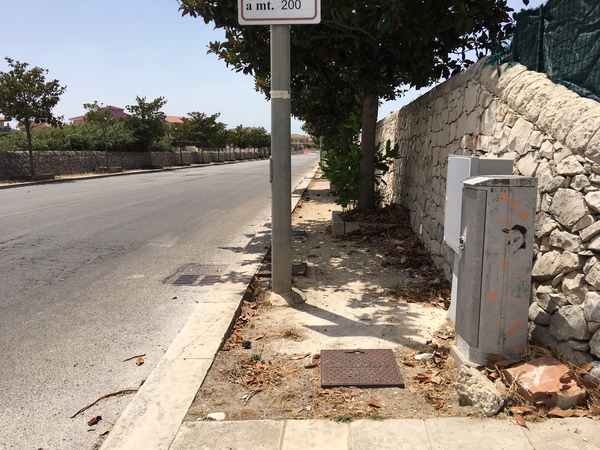 Marciapiedi di via Aldo Moro, sono dissestati