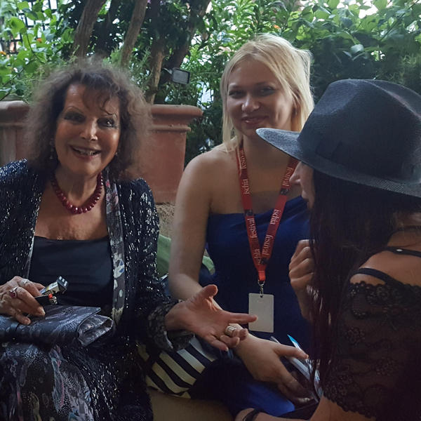 La ragusana Silvia Busacca assieme all’attrice Claudia Cardinale a “Ischia Film Festival”