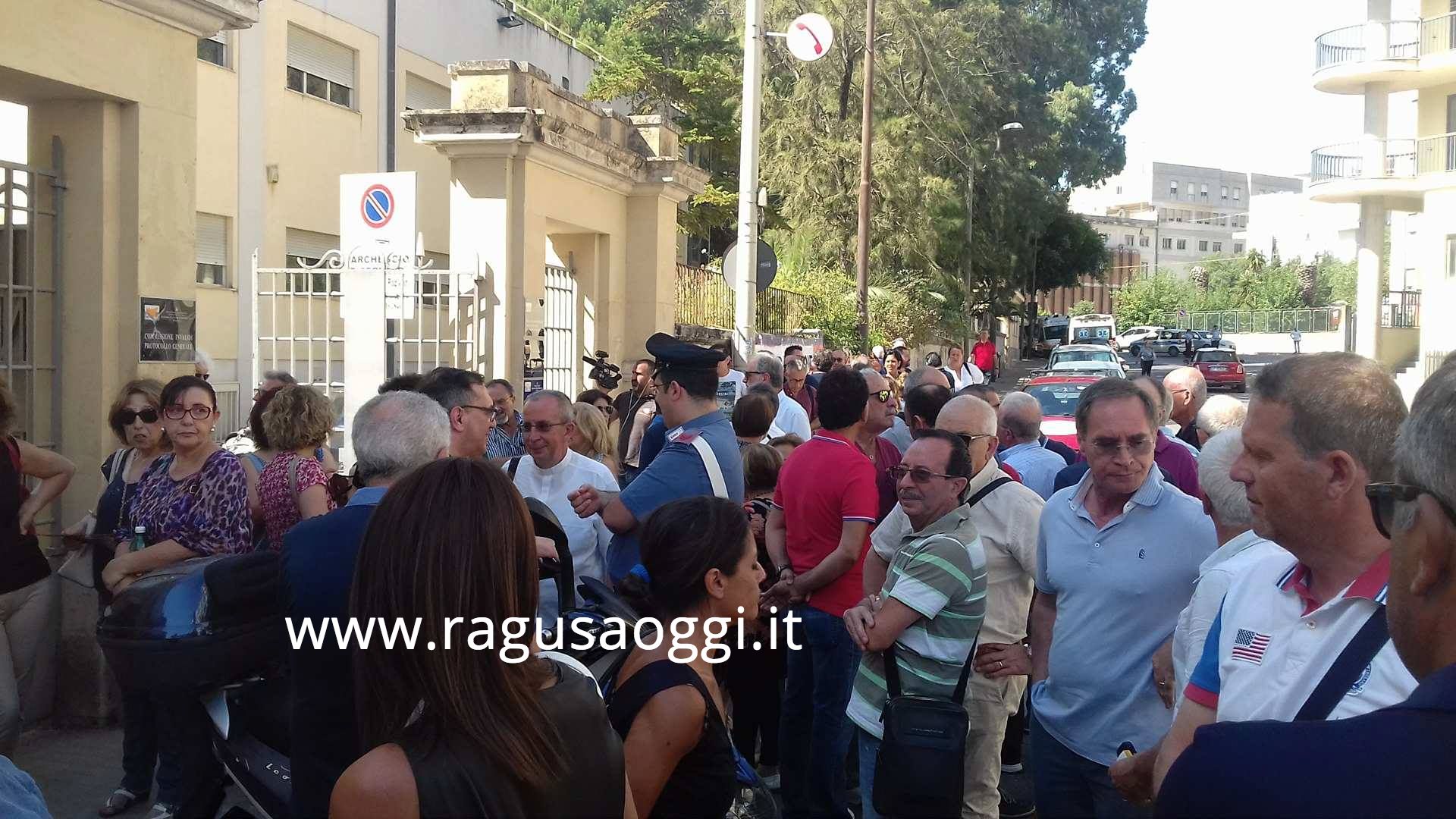 Sanità e la protesta della Cgil dinnanzi l’Asp. VIDEO E FOTO