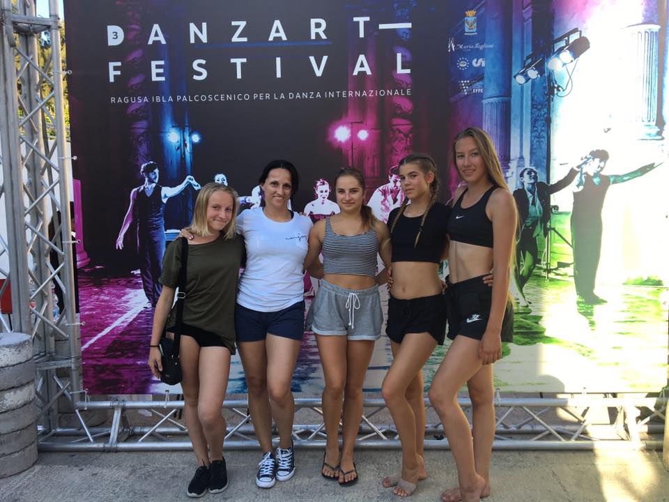 Ragusa Ibla in punta di piedi. Con DanzArt Festival proseguono gli stage e gli spettacoli.