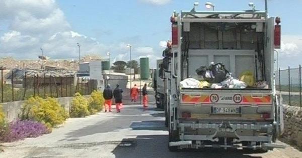 Crocetta trova la soluzione per i rifiuti di Ragusa. Almeno fino a settembre. Rientra l’emergenza