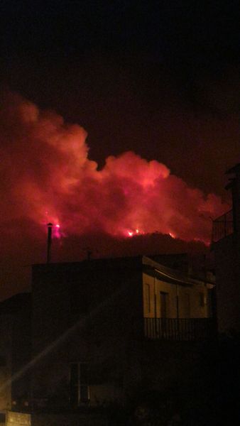 Chiaramonte Gulfi brucia insieme all’agricoltura del ragusano