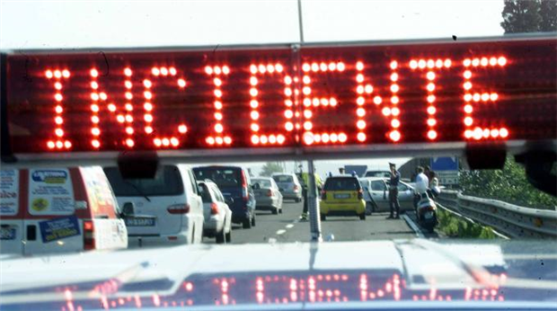 Fingono incidente, denunciati in 3 dalla Polizia Stradale