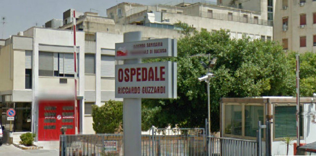 Tragedia a Vittoria: giovane mamma di 28 anni muore misteriosamente in ospedale. Procura apre inchiesta