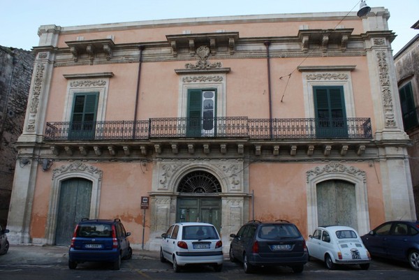 La biblioteca comunale di Modica e le polemiche